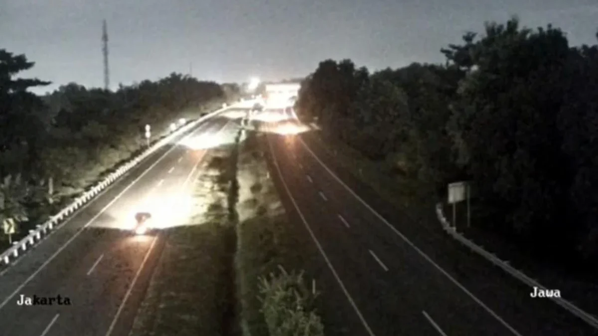Tol Jakarta-Cikampek hingga Gerbang Tol Kalikangkung Terpantau Lancar Arus lalu lintas di Tol Trans Jawa pada Sabtu (29/3/2025) malam. (Foto: CCTV Jasa Marga)