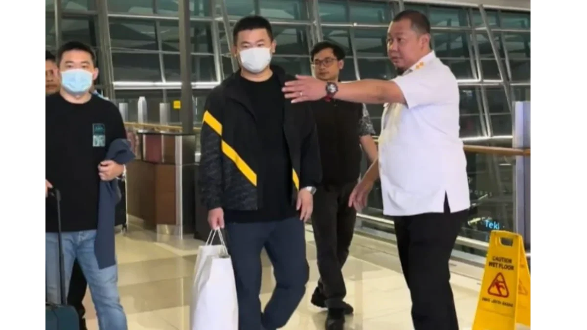 FN dan GC telah tinggal di Indonesia selama tiga tahun menggunakan Izin Tinggal Terbatas Tenaga Kerja Asing (I