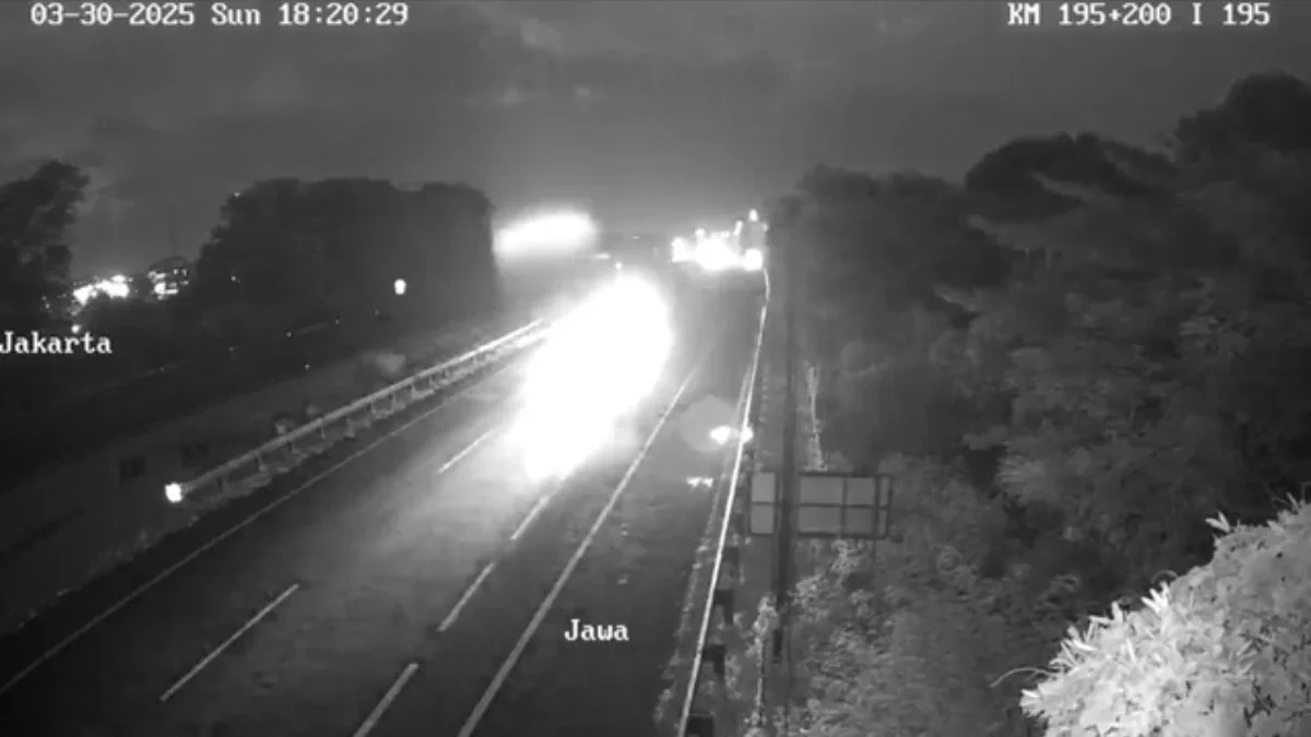 Arus lalu lintas di Tol Trans Jawa pada Minggu (30/3/2025). (Dok. CCTV Jasa Marga)