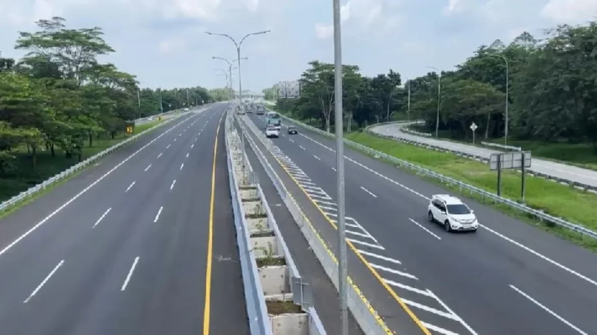 Pantauan Arus Mudik H-1 Lebaran: Ruas Tol Cikopo-Palimanan Turun 52 Persen Memasuki H-1 Lebaran 25 atau Idulfitri 1446 Hijriah, ruas Tol Cikopo-Palimanan (Cipali) mengalami penurunan vo