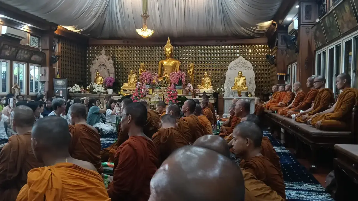 Sebelum melanjutkan perjalanan ke Bekasi, Bhante Thudong singgah di Vihara Buddha Metta Arama. Di sini, para B