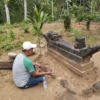 Peziarah makam Gondowati atau BRAy Gondowati, istri selir ke-13 Sultan Hamengkubuwono II yang selalu berjuang