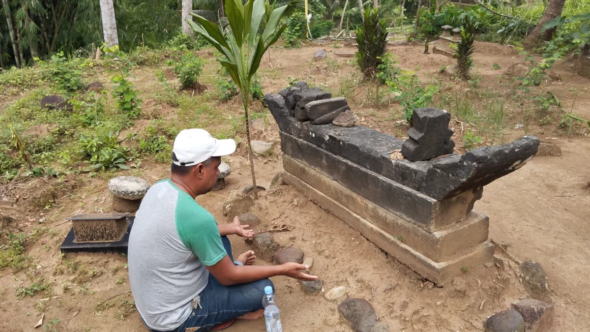 Peziarah makam Gondowati atau BRAy Gondowati, istri selir ke-13 Sultan Hamengkubuwono II yang selalu berjuang