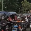 Pantauan arus balik, pemudik roda dua yang melintas pada Jalur Pantura di Kota Cirebon tetap melaju meski usai