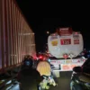 Arus balik Lebaran di Jalur Pantura Cirebon terpantau macet parah pada Jumat (4/4) malam. (Eza)