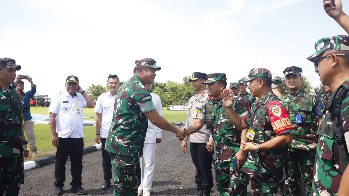 DANREM 063/SGJ Kolonel Inf Hista Soleh Harahap mendampingi Pangdam III/Siliwangi, Mayjen TNI Dadang Arif Abdur