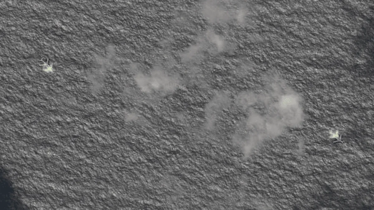 Pesawat pengebom H-6 Tiongkok terbang di sebelah timur Scarborough Shoal yang disengketakan di Laut Cina Selat