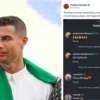 Cristiano Ronaldo mengunggah ucapan selamat Idul Fitri disertai foto dirinya saat mengenakan gamis dan memegan