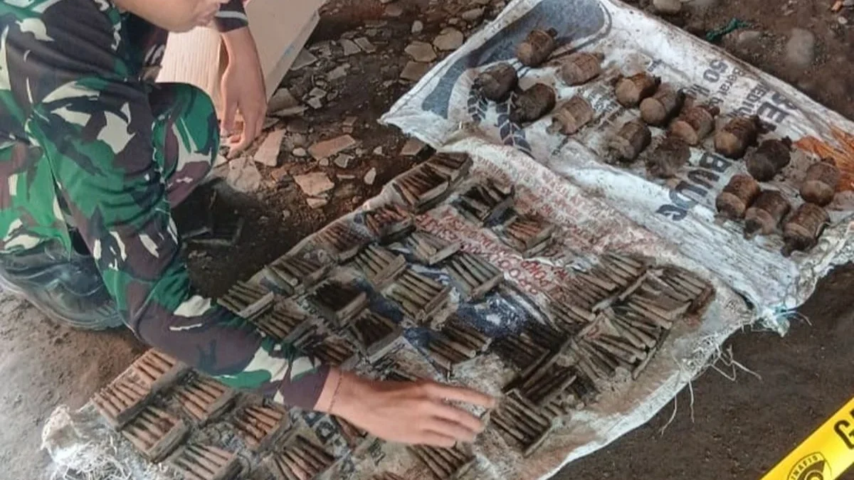 Ratusan granat dan amunisi ditemukan di lokasi huntara Konga, Kecamatan Titehena, Kabupaten Flores Timur, pada