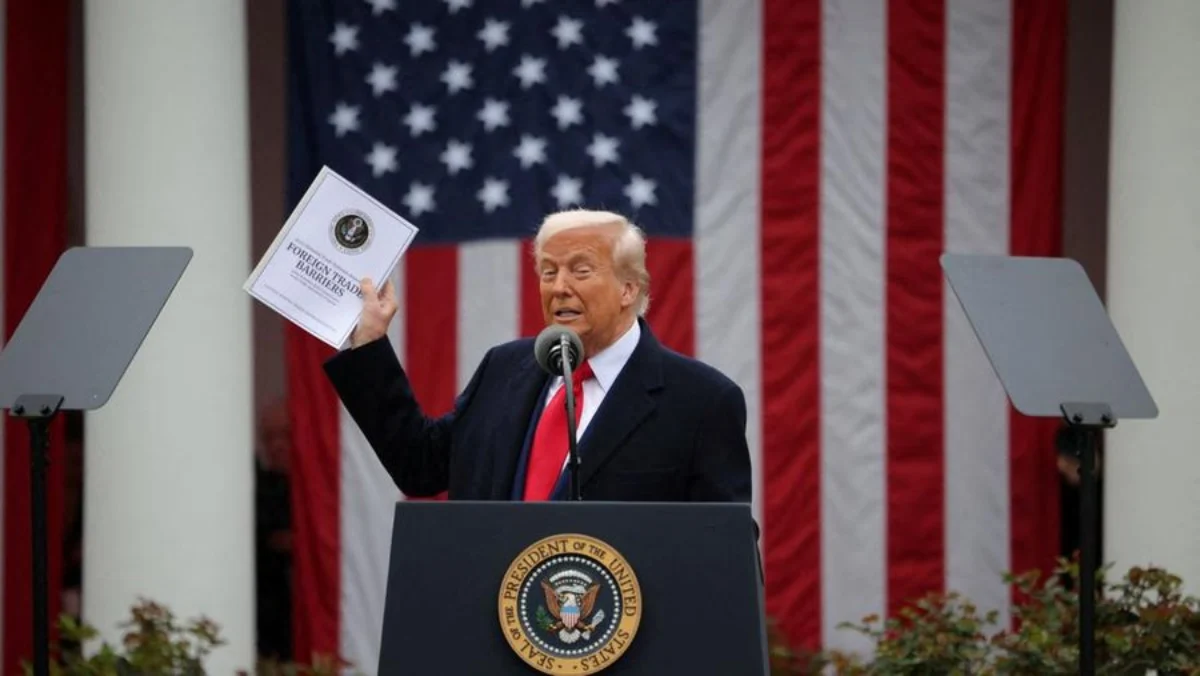 Presiden AS Donald Trump pada Rabu (2/4) mengumumkan tarif setidaknya 10 persen untuk hampir semua barang yang