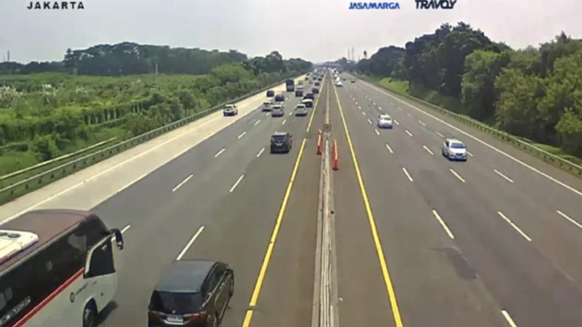Pantauan H+3 Lebaran di Tol Trans Jawa Arah Jakarta Lancar Arus lalu lintas di Tol Trans Jawa, Kamis (3/4/2025). (Foto: CCTV Jasa Marga)