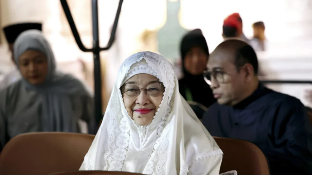 Momen Presiden RI ke-5 Megawati Soekarno Putri melaksanakan umroh. (IST)