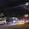 Jalur Gentong Tasikmalaya pada Jumat (4/4/2025) malam mengalami kemacetan panjang dengan antrean kendaraan men