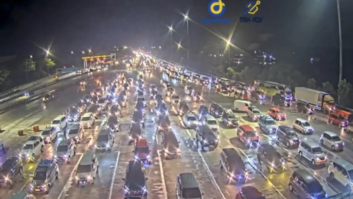 Arus lalu lintas di ruas Tol Trans Jawa pada Sabtu (5/4). (Dok. CCTV Jasa Marga)