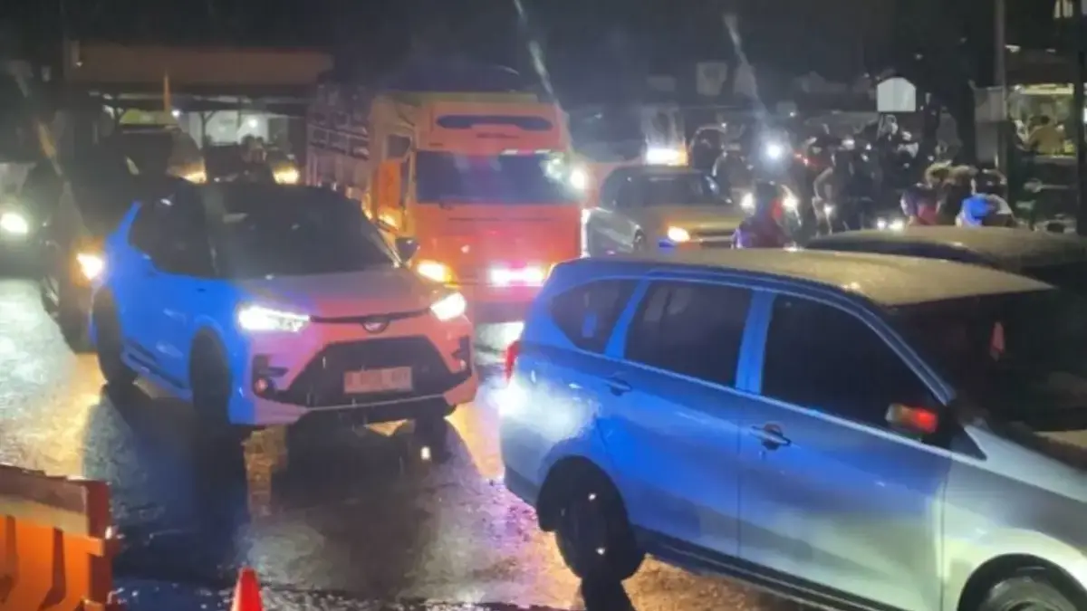 Situasi tampak terlihat kepadatan volume kendaraan pada arus balik di Jalur Nagreg, Kabupaten Bandung, Jawa Ba