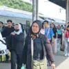 Penumpang di stasiun wilayah PT KAI Daop 3 Cirebon. (IST)