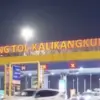 Arus balik H+7 Lebaran 2025 di Gerbang Tol Kalikangkung, Kota Semarang, Jawa Tengah, Senin (7/4/2025).