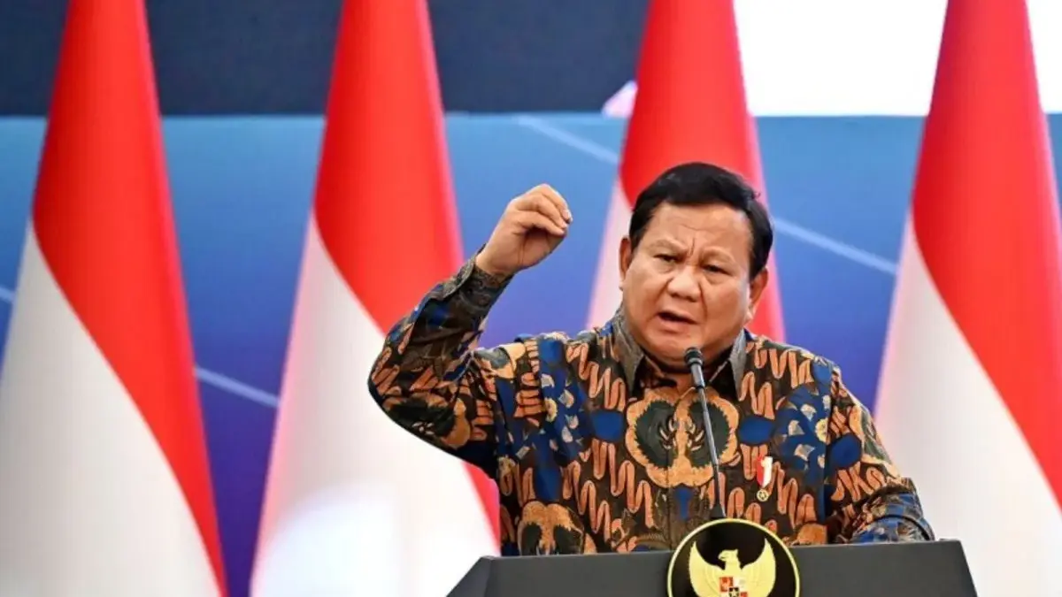 Presiden Prabowo Subianto menyampaikan pengarahan dalam Sarasehan Ekonomi Bersama Presiden RI di Menara Mandir