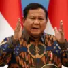 Presiden Prabowo Subianto menyampaikan pengarahan dalam Sarasehan Ekonomi Bersama Presiden RI di Menara Mandir