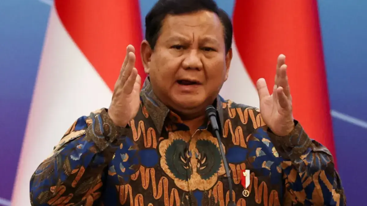 Presiden Prabowo Subianto menyampaikan pengarahan dalam Sarasehan Ekonomi Bersama Presiden RI di Menara Mandir