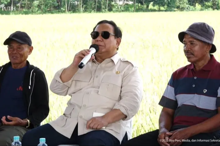 Presiden Prabowo Subianto mengajak masyarakat menggunakan teknologi untuk melaporkan korupsi, menekankan penti