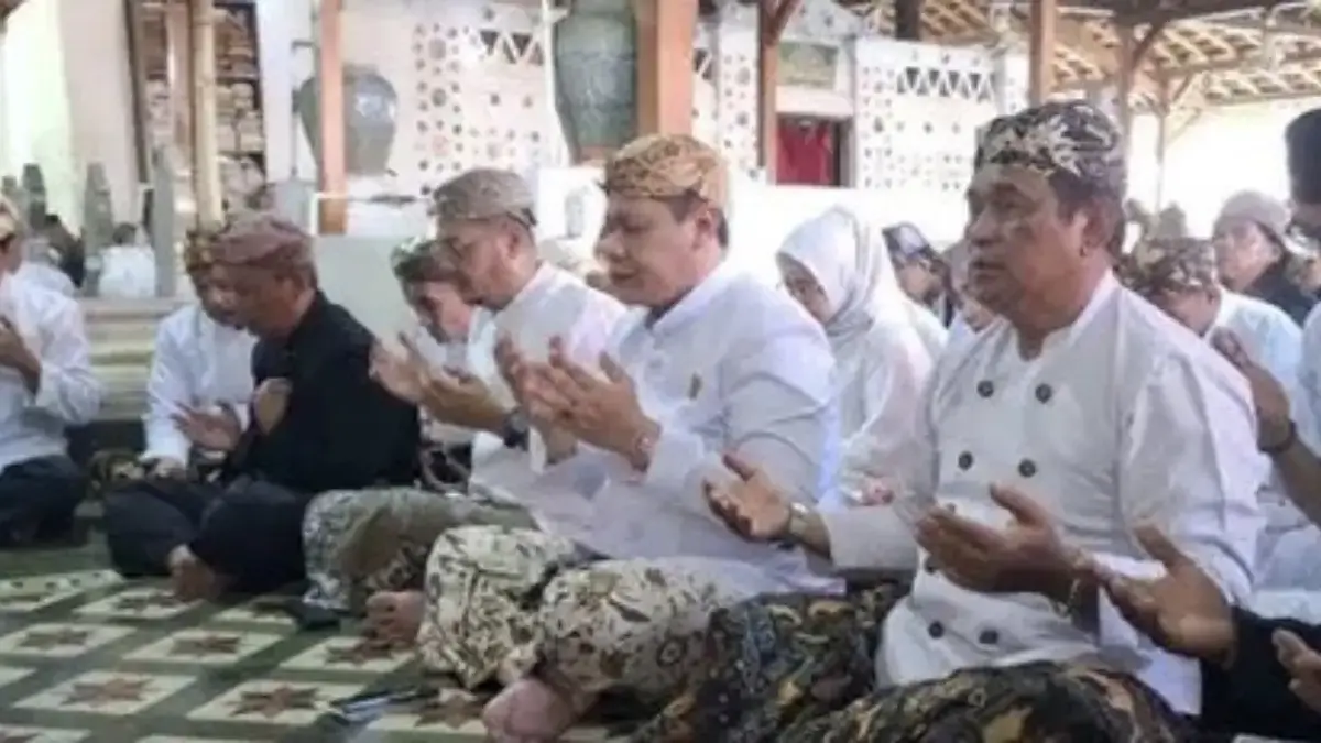 Keluarga Besar Keraton Kasepuhan Laksanakan Ziarah ke Makam Gunung Jati