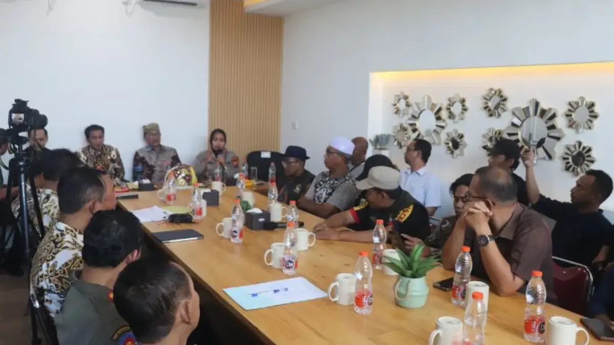 Bupati Cirebon saat bersilaturahmi bersama sejumlah tokoh di wilayah Cirebon Timur