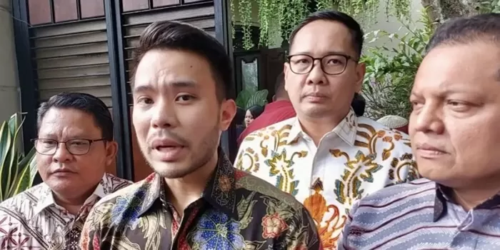 Tim Kuasa Hukum Presiden ke-7 RI, Joko Widodo (Jokowi) siap mengambil langkah hukum soal tudingan ijazah palsu