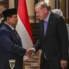Presiden Prabowo Subianto bersama Presiden Turki Recep Tayyip Erdogan (kanan) saat jamuan makan malam di Istan