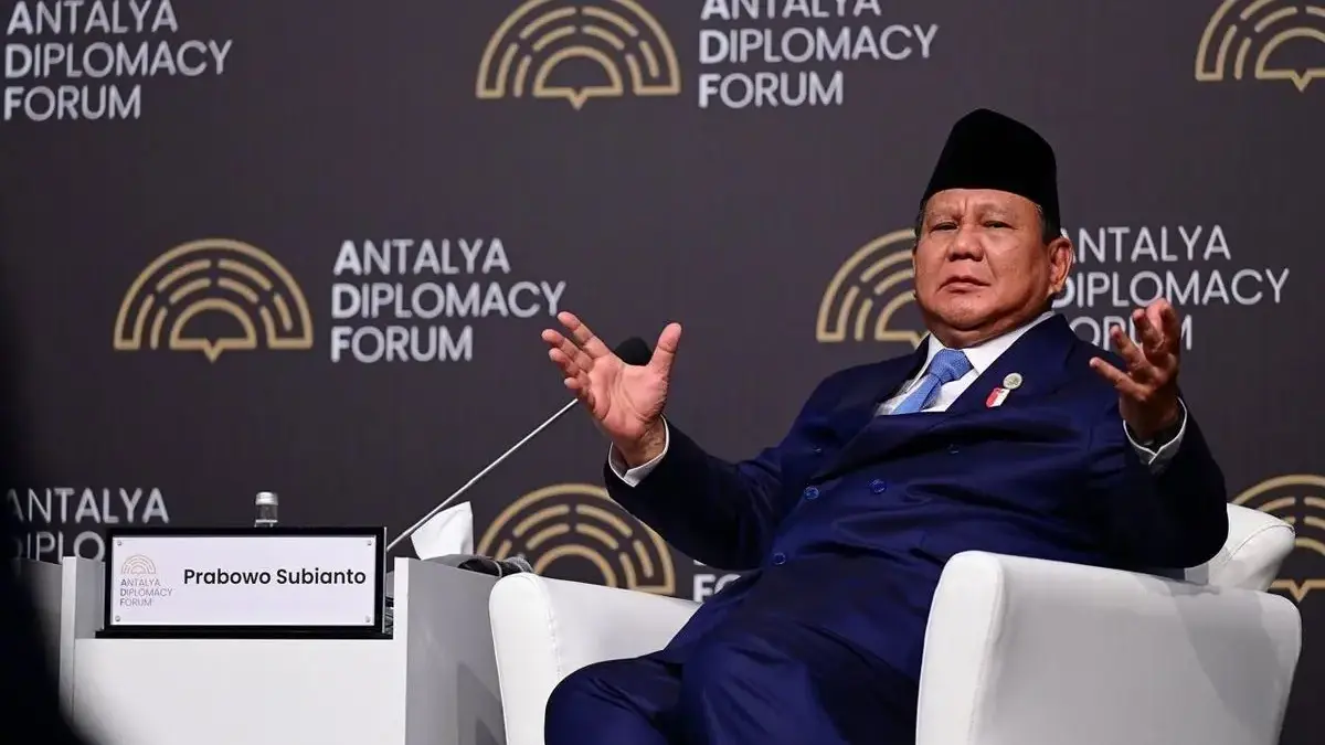 Prabowo Ungkap Cara Diplomasi Tradisi Orang Asia: Lebih Baik Bicara Lama Daripada Bertempur Presiden Prabowo Subianto saat menjadi pembicara dalam Antalya Diplomacy Forum (ADF) talk di Nest Convention C