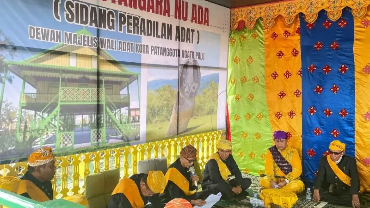 Dewan Majelis Wali Adat Kota Patanggota Ngata Palu menggelar Libu Potangara Nuada (sidang peradilan adat) di K