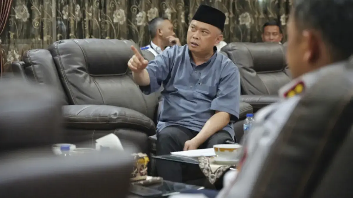 Menhub Bantah Penurunan Jumlah Pemudik Lebaran 2025 Akibat Daya Beli Melemah Menteri Perhubungan Dudy Purwagandhi memantau di Pelabuhan Bakauheni , Lampung. Foto: Istimewa