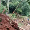 Operasi pencarian korban longsor di Kampung Babakan Randu, Desa Dayeuhkolot, Sagalaherang, Subang, Jawa Barat,