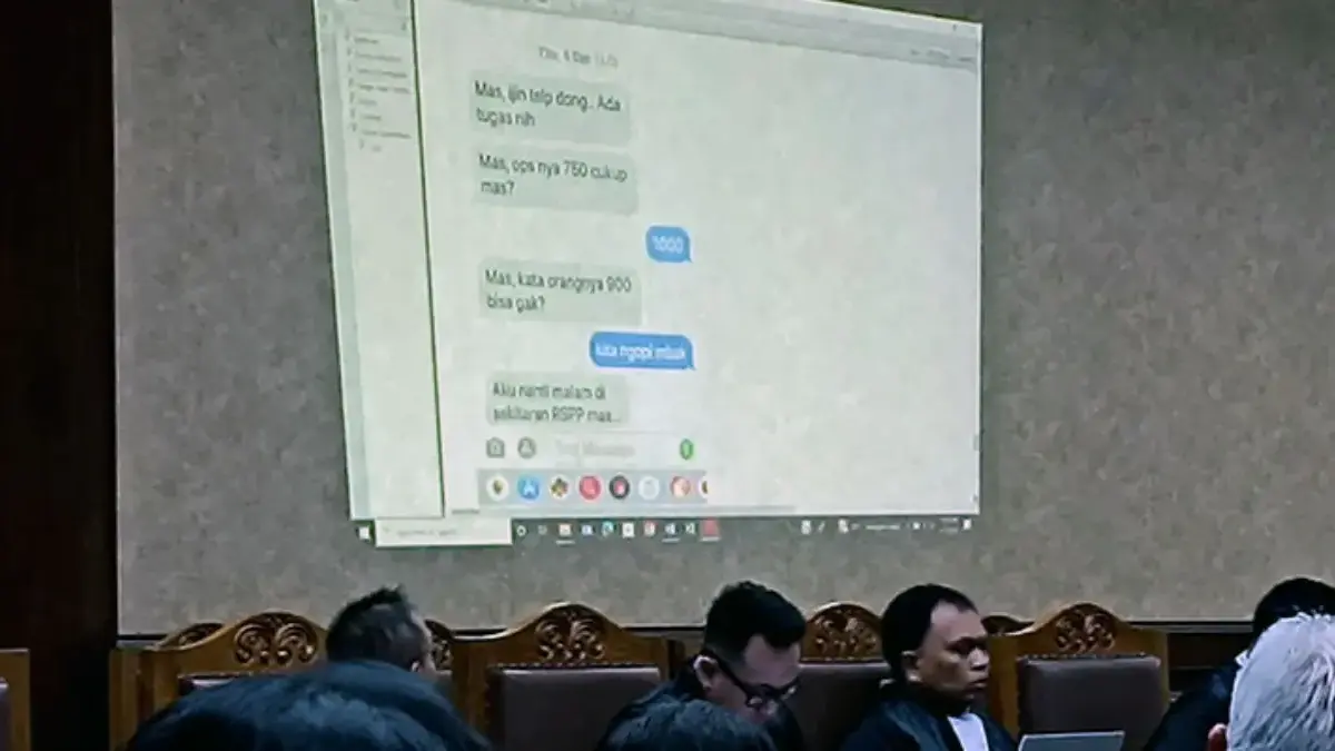 JPU KPK menampilkan percakapan WhatsApp antara Wahyu Setiawan dengan Agustiani Tio Fridelina soal dana operasi