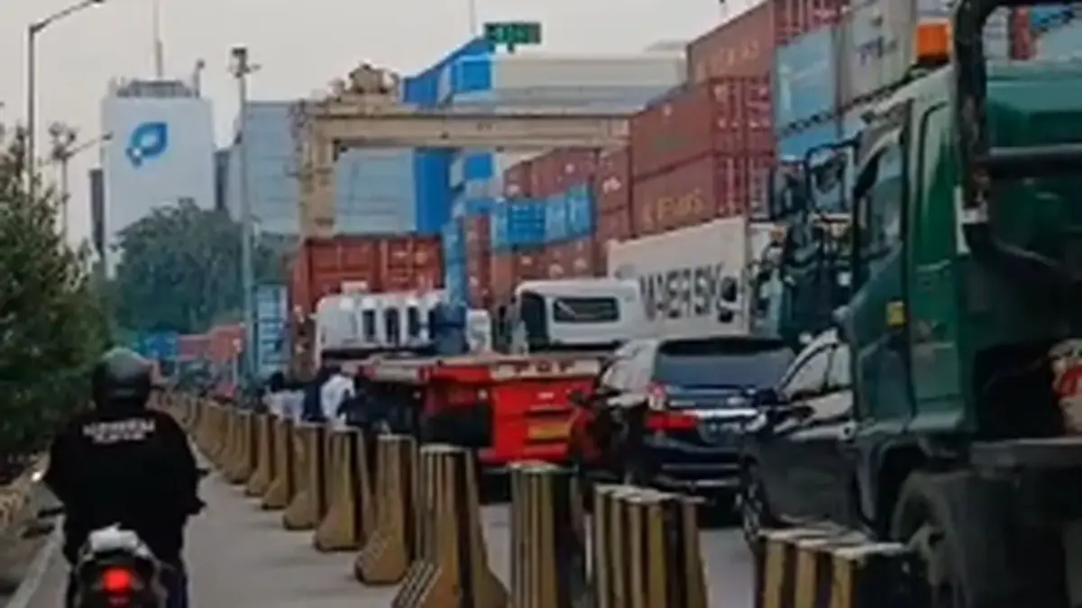 Macet di kawasan Tanjung Priok, Jakarta Utara, Kamis (17/4/2025). (Dok. Istimewa)
