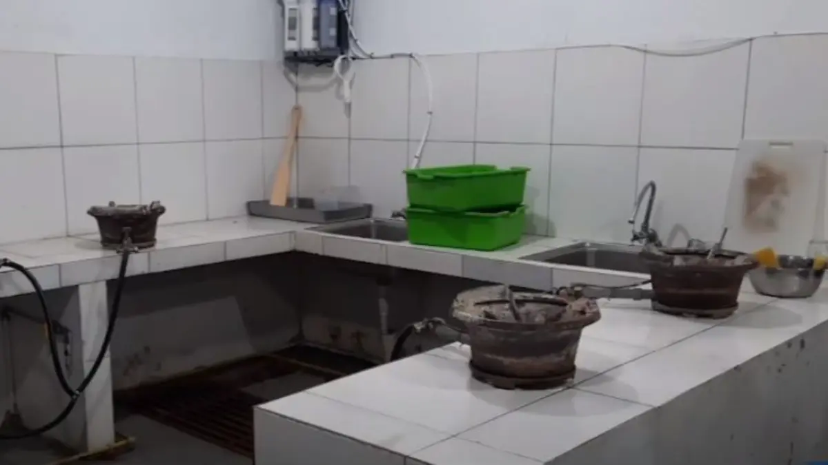 Dapur MBG di Kalibata, Jakarta Selatan, yang digerakkan oleh Ira Mesra, harus terus beroperasi menggunakan dan