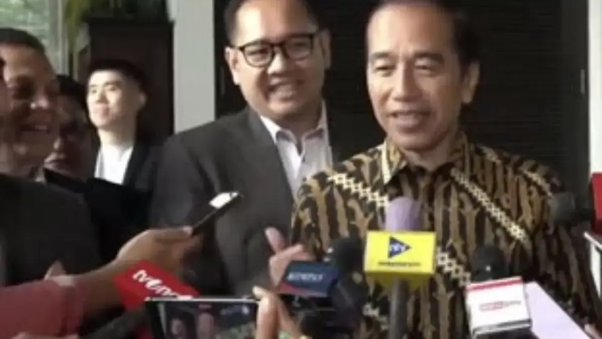 Jokowi Tanggapi Kritik Publik Usai Bertemu Peserta Sespimmen Polri Presiden ke-7 RI Joko Widodo (Jokowi) ditemui di Menteng, Jakarta Pusat, Selasa (22/4/2025).