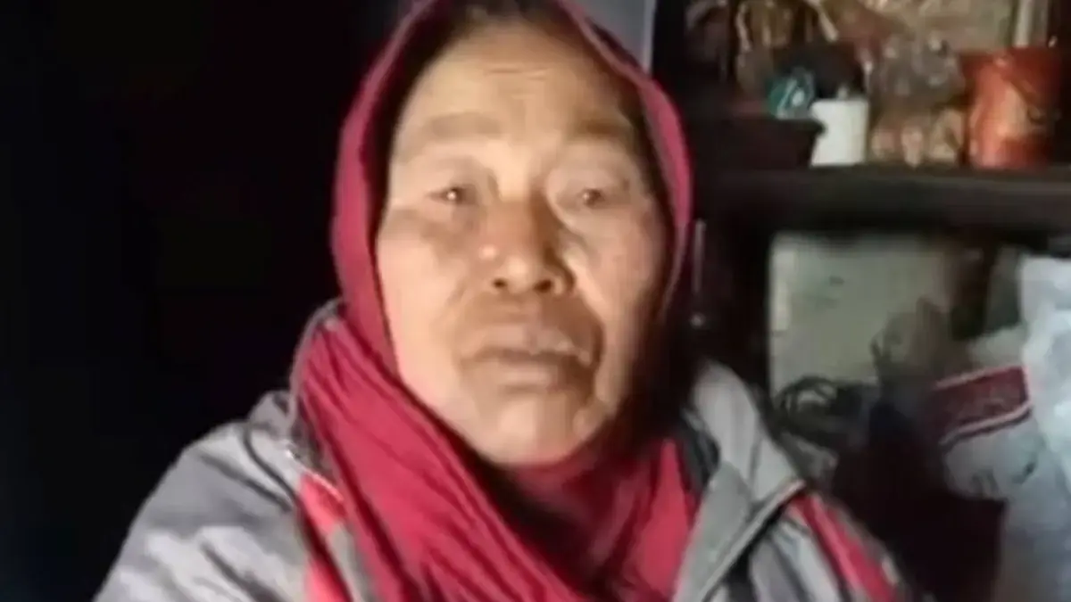 Mbok Yem, pemilik warung di puncak Gunung Lawu. (Foto: Dok. Pribadi)