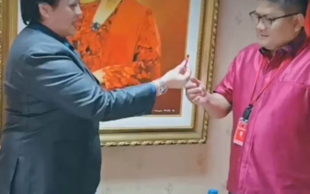 Pengamat Militer Connie Rahakundini Bakrie akhirnya muncul dengan dokumen Rusia titipan Sekjen PDIP Hasto Kris