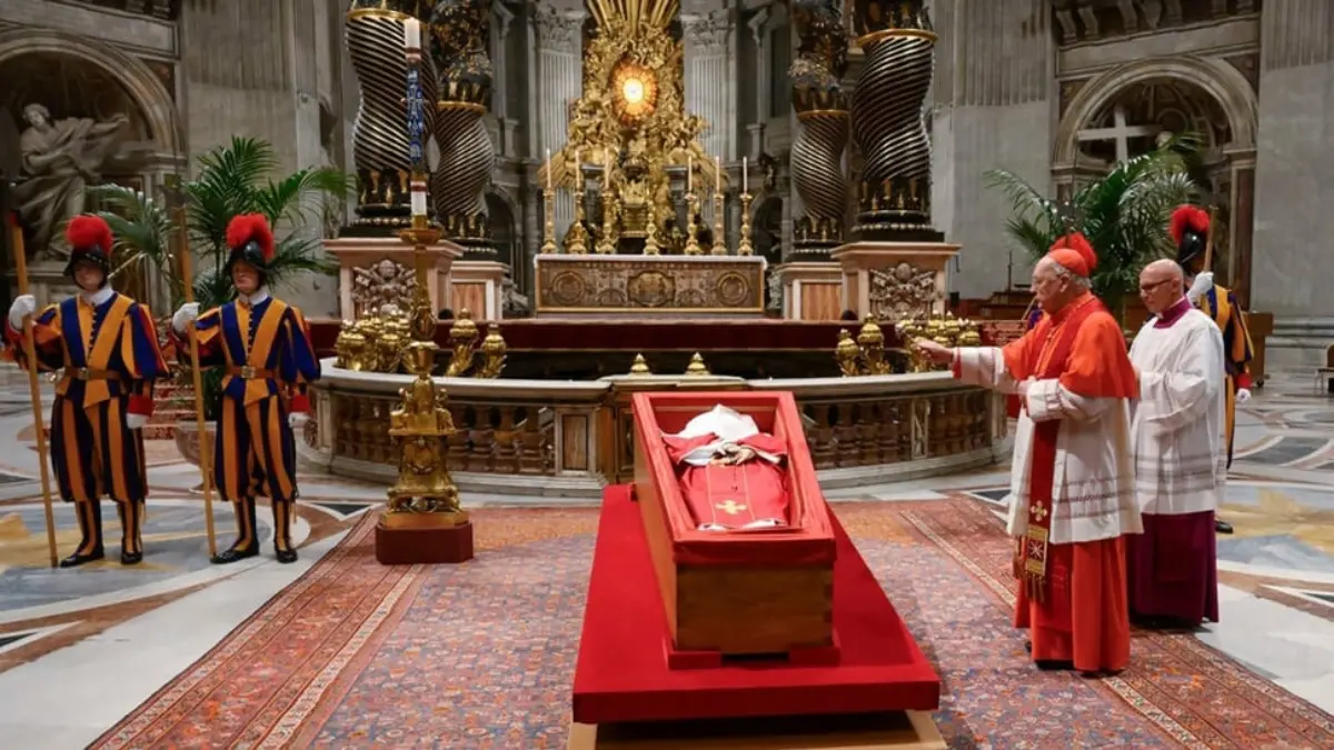 Persiapan terus dilakukan untuk upacara pemakaman pemimpin spiritual Gereja Katolik dan kepala Negara Vatikan,