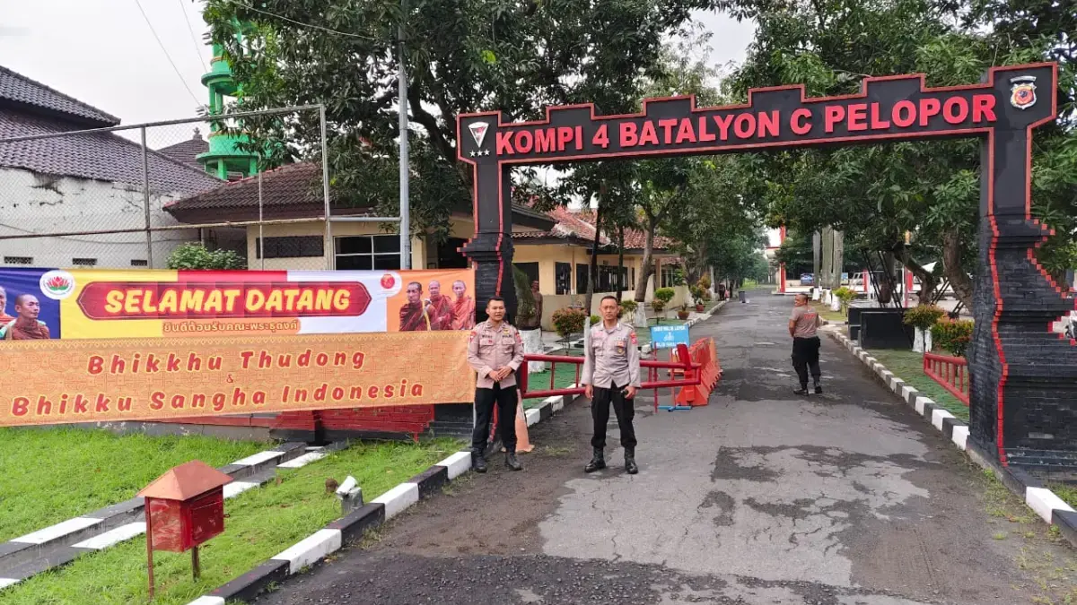 Polresta Cirebon melaksanakan kegiatan Pengamanan dan Pengawalan Bhikkhu Thudong 2025 di Mako Brimob Winong ko