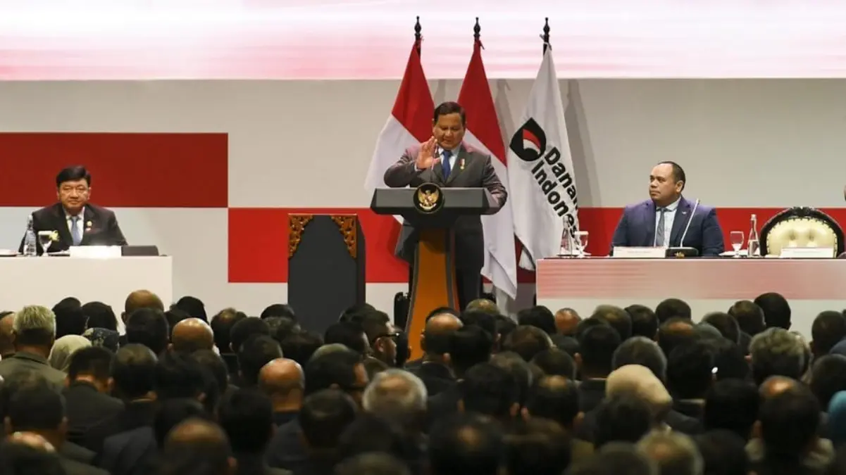 Presiden Prabowo Subianto (tengah) didampingi Chief Investment Officer (CIO) Badan Pengelola Investasi Daya An