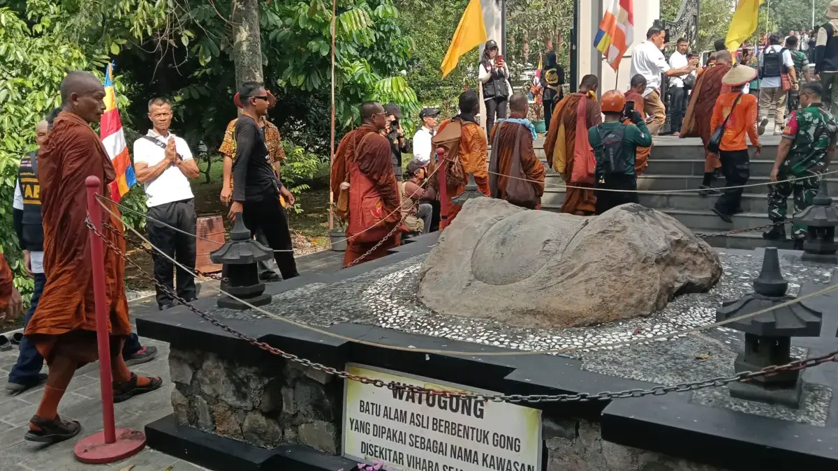 Bikkhu Thudong singgah di Vihara Watugong Semarang, Rabu (7/5/2025.