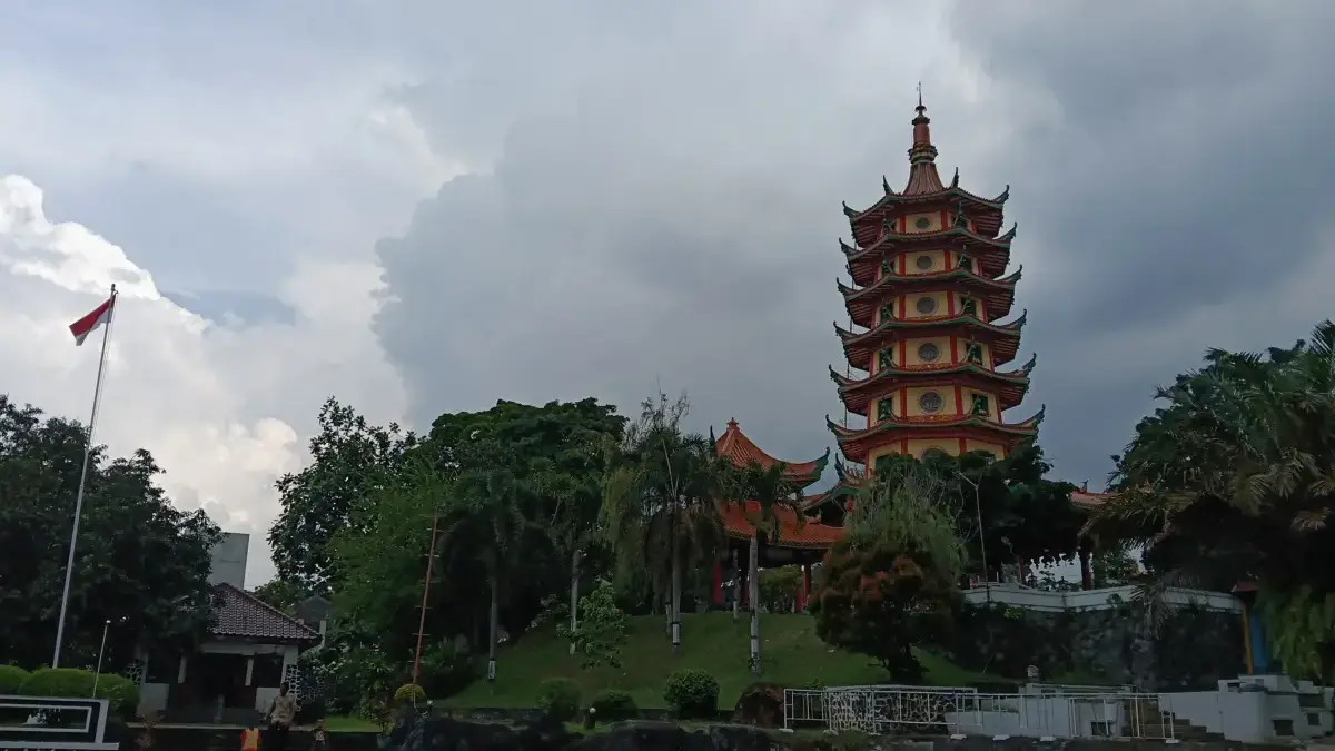 Pagoda Avalokitesvara di Semarang.