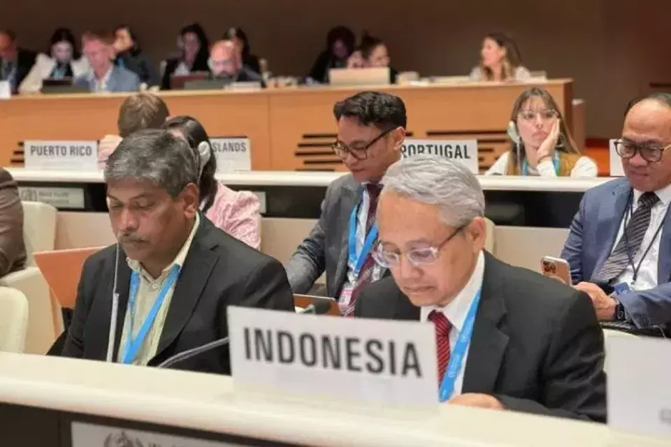 Sekretaris Jenderal Kementerian Kesehatan Kunta Wibawa Dasa Nugraha (kanan depan) dalam Sidang World Health As