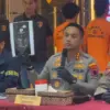 Kapolrestabes Semarang, Kombes M Syahduddi saat menunjukan barang bukti grup anarko yang diduga mengatur aksi