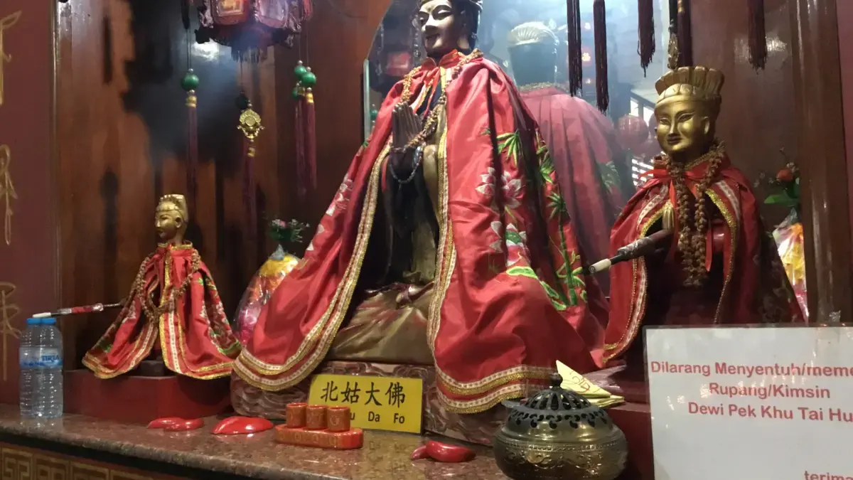 Rupang Dewi Pek Khu Tai Hu di Vihara Vihara Boen San Tong di Winaon Cirebon