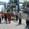 Perjalanan biksu thudong yang dikawal kepolisian saat melintas di Kota Semarang, Selasa (6/5/2025).