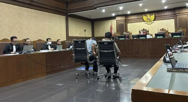 Kusnadi Akui Sempat Dititipkan Tas dan Koper dari Harun Masiku untuk Donny Tri Istiqomah dan Saeful Bahri Staf Pribadi Hasto, Kusnadi dan Satpam Kantor DPP PDIP, Nur Hasan dihadirkan sebagai saksi dalam sidang lanjut