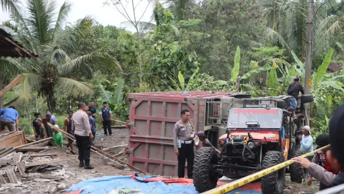 Lokasi kecelakaan antara truk dan minibus di Purworejo, Rabu (7/5/2025). (Polres Purworejo)